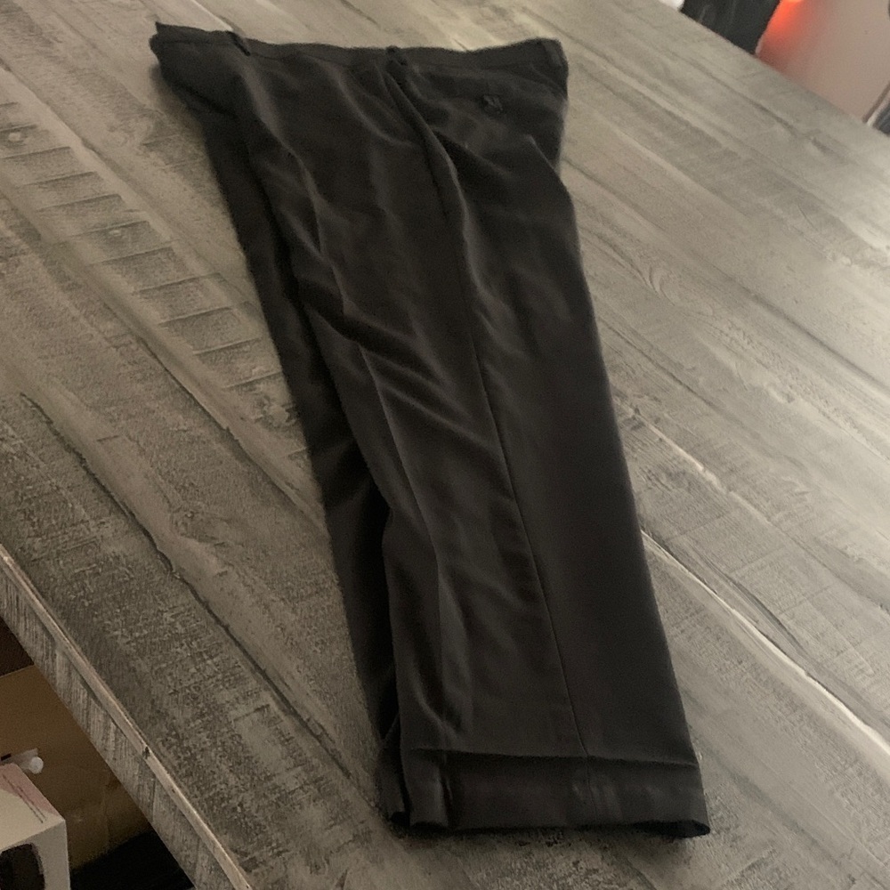 Haggar Men's Black Dress Pants, 17” waist, inseam 28”